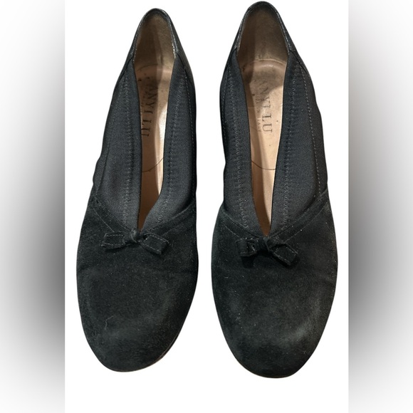 ANYI LU Suede Leather Bow Elastic Side Pump 2” Heels, size 7.5, retail $378 - Picture 4 of 5